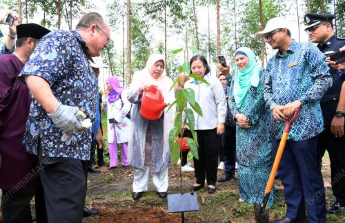 DATUK ZURAIDA KAMARUDDIN