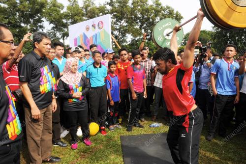 NS04_08102016_HARI_SUKAN