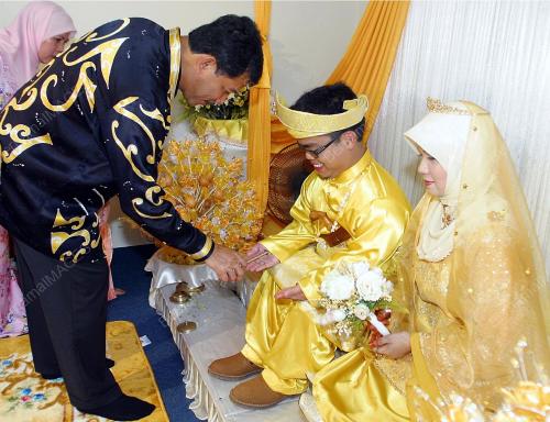 PERKAHWINAN ORANG KERDIL