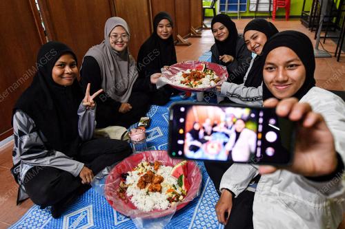 IFTAR JUADAH MAKAN DALAM TALAM