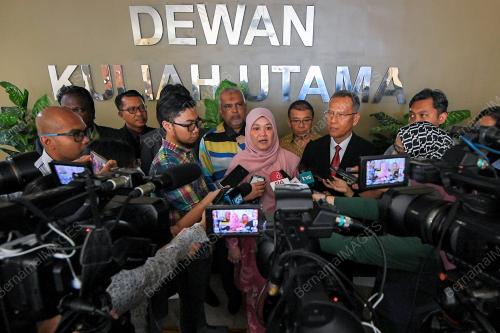 FADHLINA SIDEK