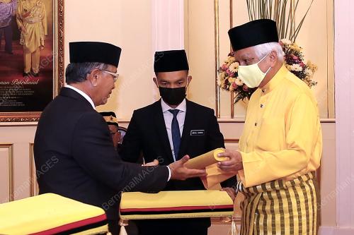 TUANKU MUHRIZ TUANKU MUNAWIR