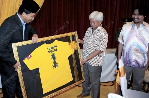 TUANKU MUHRIZ IBNI ALMARHUM TUANKU MUNAWIR