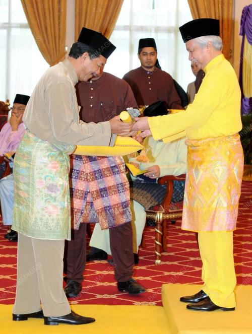 NS04_12062012_TUANKU_MUHRIZ
