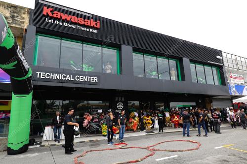 PEMBUKAAN PUSAT KAWASAKI ALL STAR