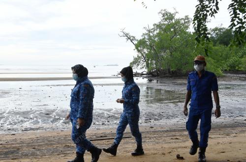 PANTAI CERMIN BATU 10