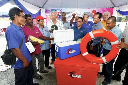 NS04_13122018_BANTUAN_NELAYAN