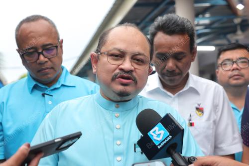 DATUK SERI ISKANDAR MOHD AKIN