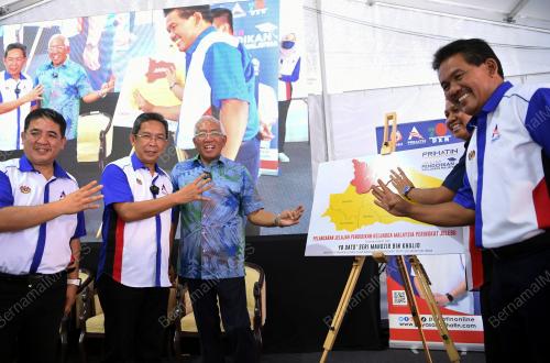 DATUK SERI MAHDZIR KHALID