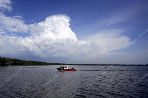 TINJAUAN FENOMENA AIR LAUT PASANG BESAR