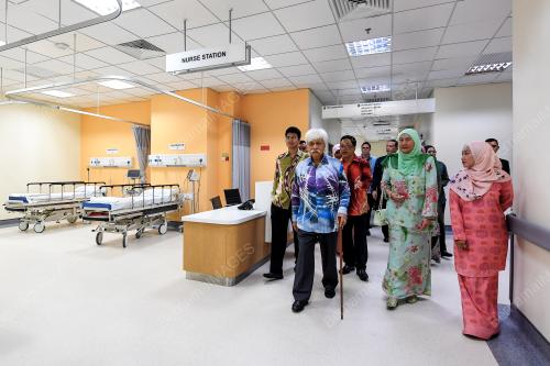 TUANKU MUHRIZ TUANKU MUNAWIR