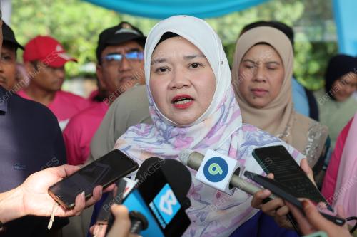 FADHLINA SIDEK