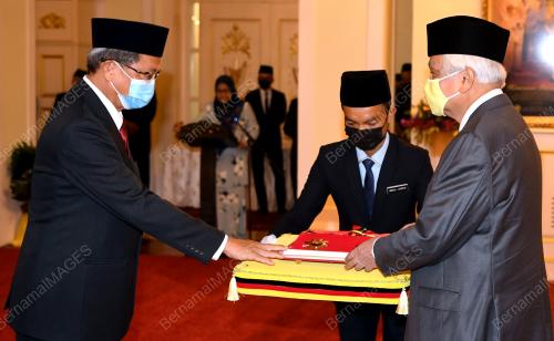 TUANKU MUHRIZ TUANKU MUNAWIR