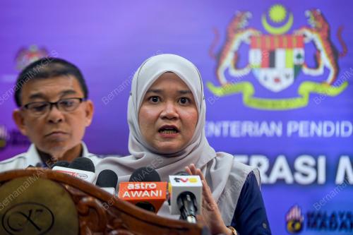 FADHLINA SIDEK