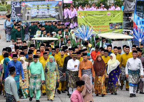 TUANKU MUHRIZ TUANKU MUNAWIR