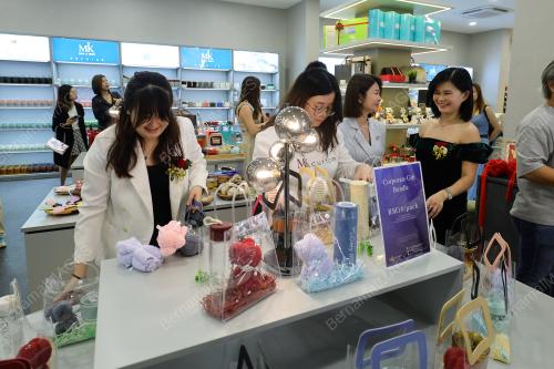 MK GIFT & GIVE