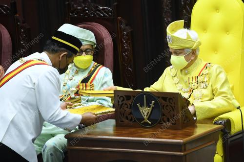 TUANKU MUHRIZ TUANKU MUNAWIR