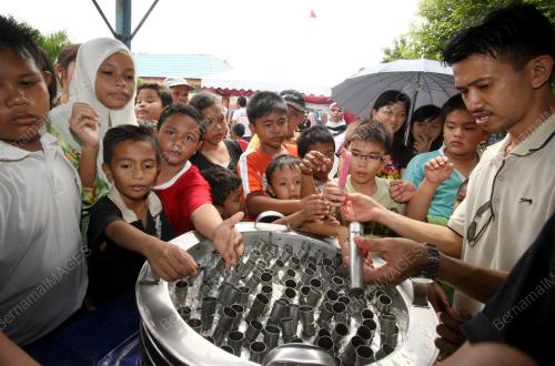 AISKRIM GOYANG