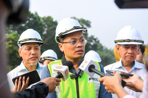 NIK NAZMI NIK AHMAD