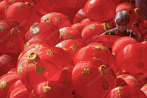 PERSIAPAN TANGLUNG TAHUN BARU CINA