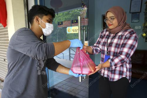 INSIATIF PENGUSAHA RESTORAN MAKANAN BERIKUTAN COVID-19