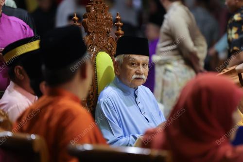 TUANKU MUHRIZ TUANKU MUNAWIR  