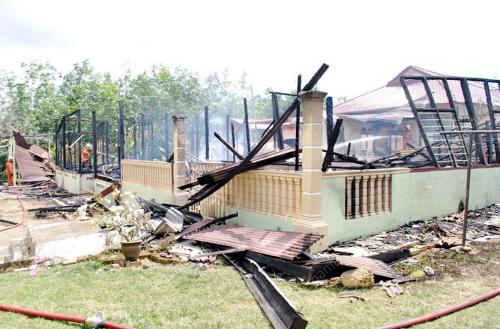 NS04_19052015_KEBAKARAN_RUMAH