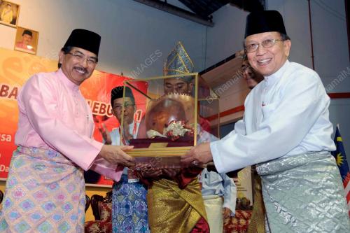 DATUK SERI RAIS YATIM