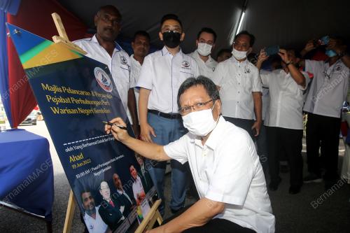 DATUK SERI MOHD SHAFIE APDAL
