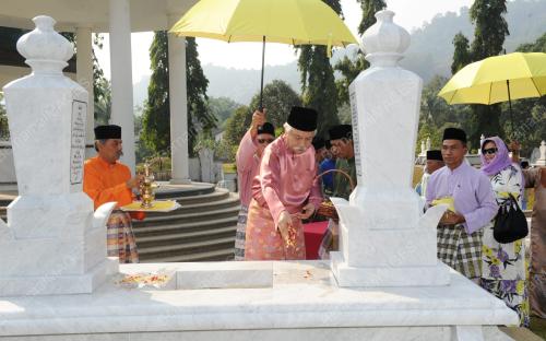 NS04_19082012_MOHAMAD_RAYA