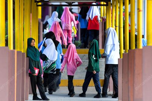PAKAIAN SEKOLAH SEMASA CUACA PANAS