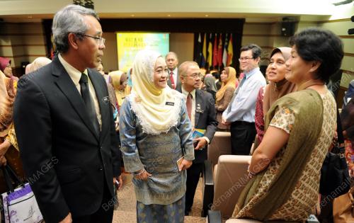 NS04_20082015_WACANA_PERDANA