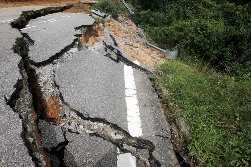 TANAH RUNTUH DI JALAN FELDA KEPIS