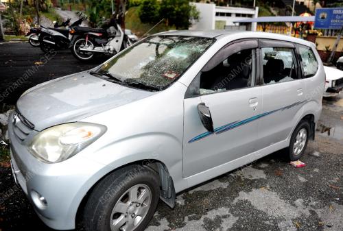 NS04_22012012_KERETA_ROSAK
