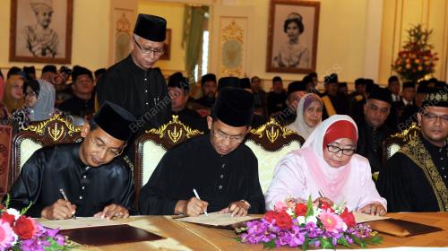 NS04_22052013_ANGKAT_SUMPAH