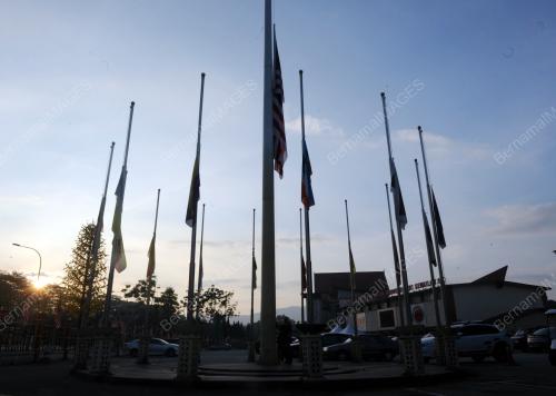 NS04_22082014_HARI_BERKABUNG
