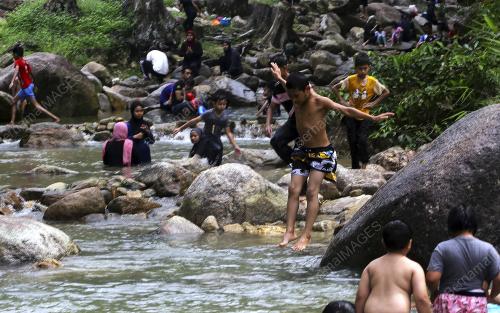 PUSAT REKREASI HUTAN LIPUR ULU BENDUL