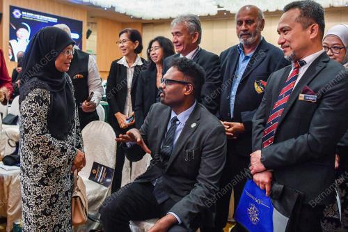 TUN TENGKU MAIMUN TUAN MAT