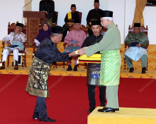 TUANKU MUHRIZ TUANKU MUNAWIR