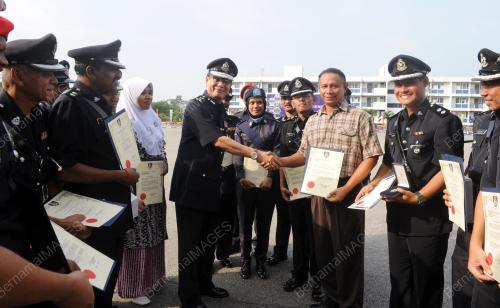 NS04_25032015_HARI_POLIS