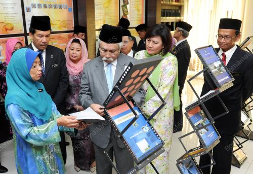 NS04_26012012_TUANKU_MUHRIZ