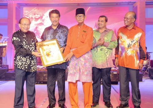 NS04_26052015_ANUGERAH_MUZIKA