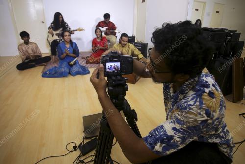 PENGGIAT SENI DAN BUDAYA TULAR DI FACEBOOK