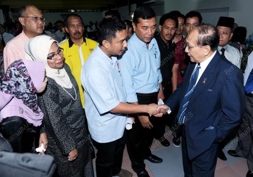 NS04_26062012_RAIS_NGO