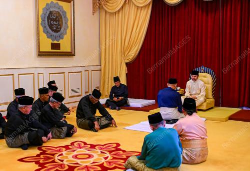 TUNKU ALI REDHAUDDIN TUANKU MUHRIZ