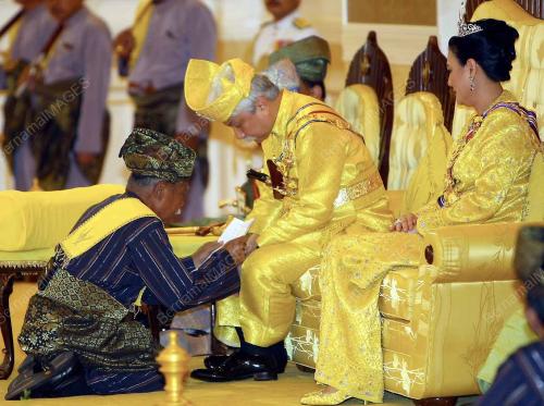 TUANKU MUHRIZ TUANKU MUNAWIR