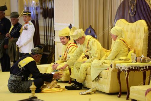 TUANKU MUHRIZ TUANKU MUNAWIR