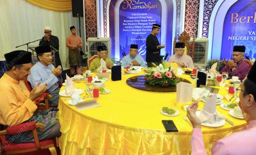 NS04_28052017_BERBUKA