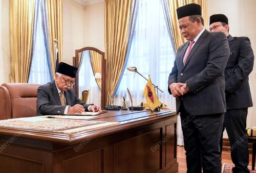 TUANKU MUHRIZ TUANKU MUNAWIR