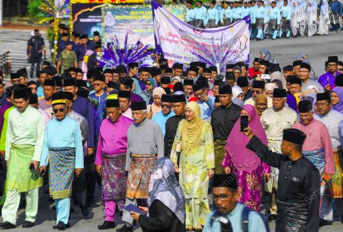 TUANKU MUHRIZ TUANKU MUNAWIR